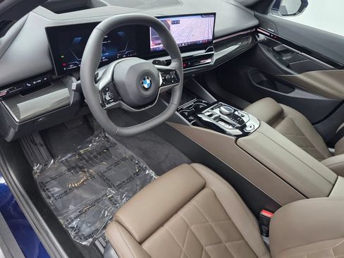 Certified 2024 BMW 530i w/ Premium Package RWD image 10