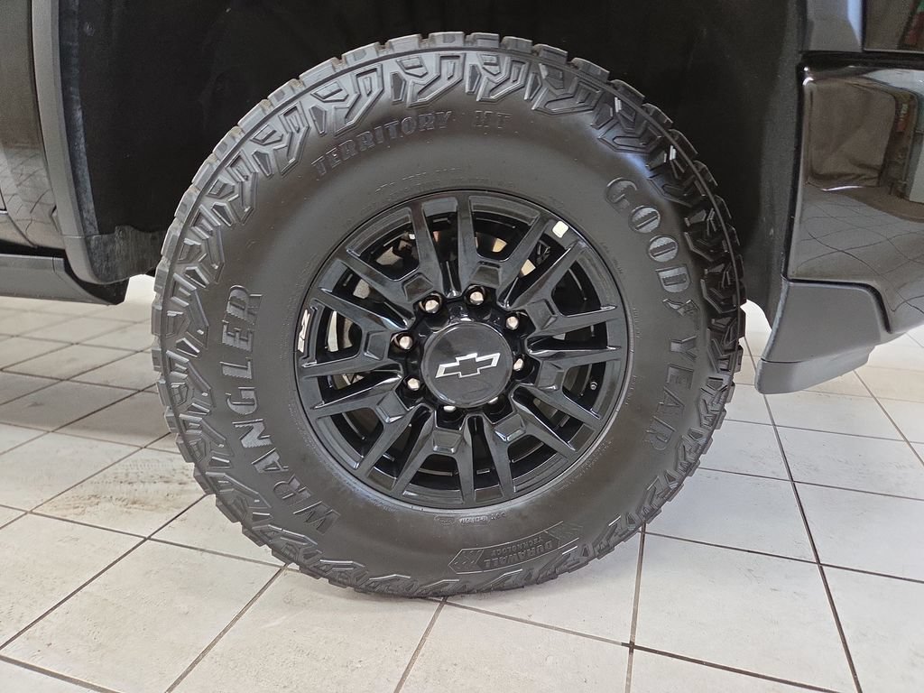 Used 2026 Chevrolet Silverado 2500 ZR2 AWD/4WD image 9