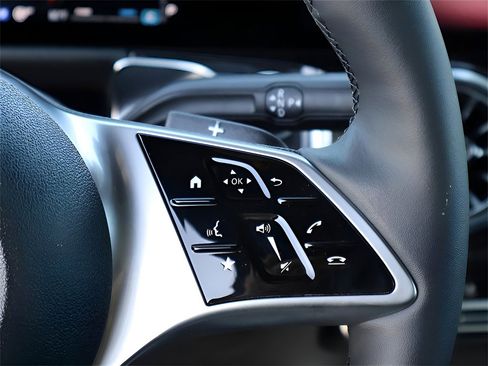 Certified 2025 Mercedes-Benz GLB 250 4MATIC image 32