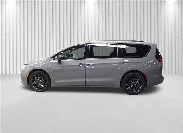 Certified 2025 Chrysler Pacifica Limited FWD image 7