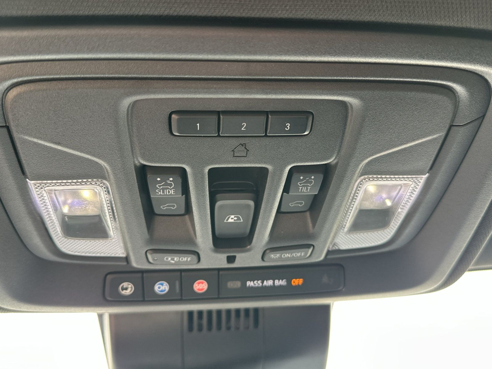 Used 2022 Chevrolet Silverado 1500 High Country w/ High Country Premium Package AWD/4WD image 32