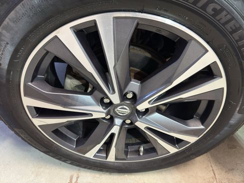 Used 2017 Nissan Pathfinder Platinum AWD/4WD image 33