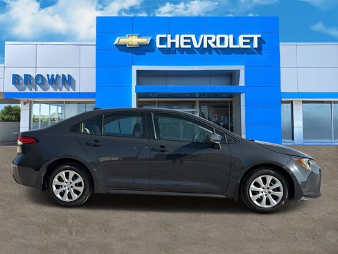 Used 2026 Toyota Corolla LE FWD image 2