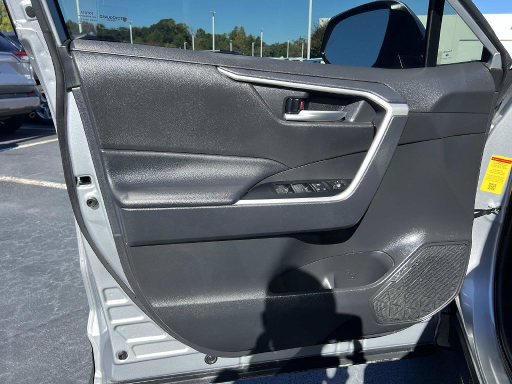 Used 2025 Toyota RAV4 XLE AWD/4WD image 20