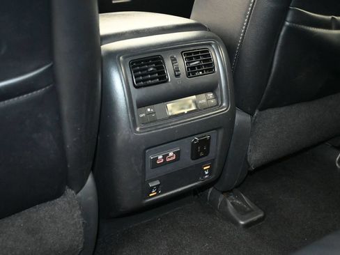 Used 2019 Nissan Pathfinder SL AWD/4WD image 16