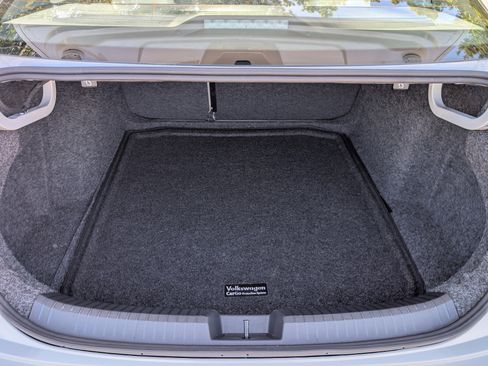 Used 2025 Volkswagen Jetta SE w/ Sunroof Package FWD image 19
