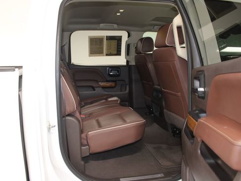 Used 2019 Chevrolet Silverado 2500 High Country w/ Duramax Plus Package image 31