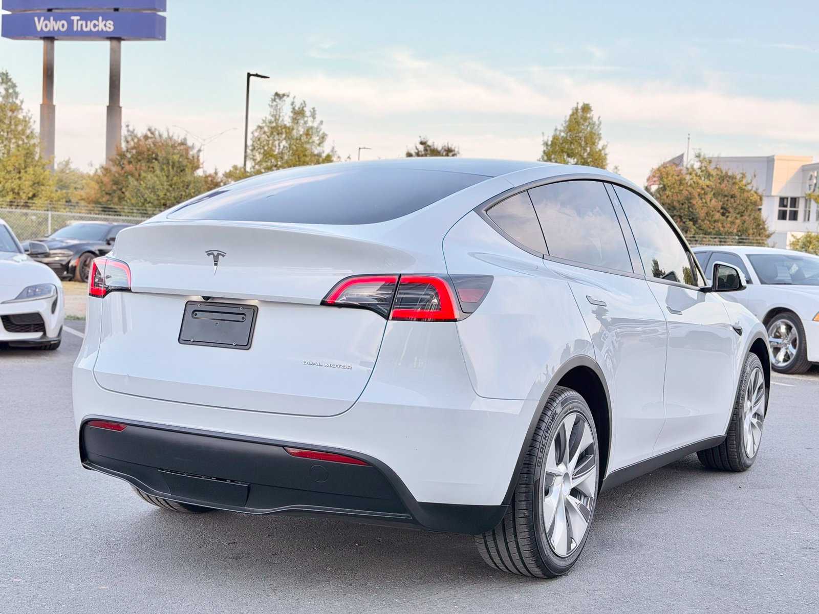 Used 2023 Tesla Model Y Long Range AWD/4WD image 13