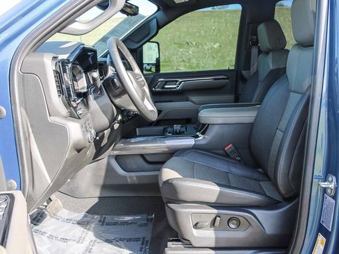 Used 2024 Chevrolet Silverado 2500 ZR2 w/ Technology Package image 17