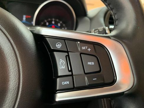 Used 2017 Jaguar F-PACE R-Sport image 15