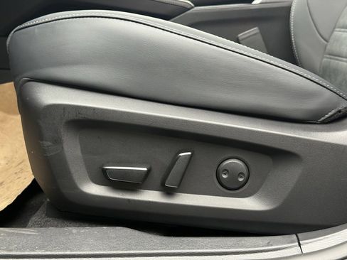 Used 2025 Mitsubishi Outlander SE image 12