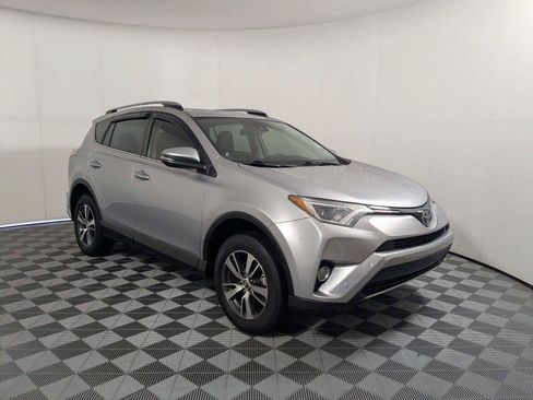 Used 2018 Toyota RAV4 XLE FWD image 3