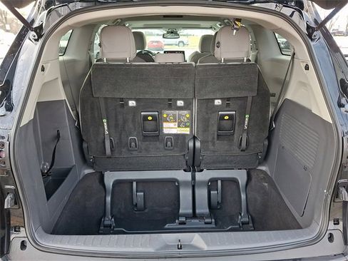 Used 2021 Toyota Sienna LE w/ LE Plus Package image 30