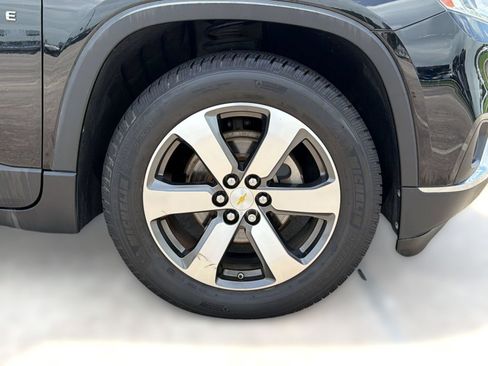 Used 2018 Chevrolet Traverse LT FWD image 12