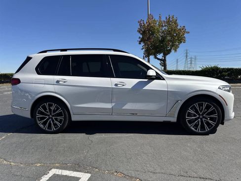 Used 2022 BMW X7 xDrive40i w/ Premium Package image 3