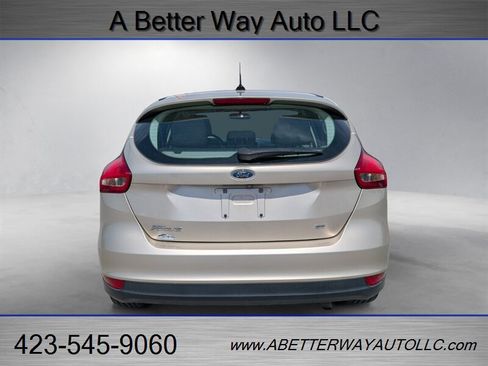 Used 2018 Ford Focus SE w/ Cold Weather Package FWD image 6
