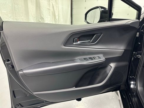 Used 2025 Toyota Prius XLE image 8