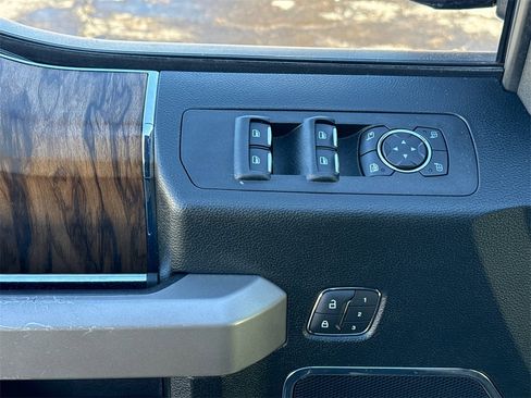 Used 2019 Ford F150 Lariat image 14