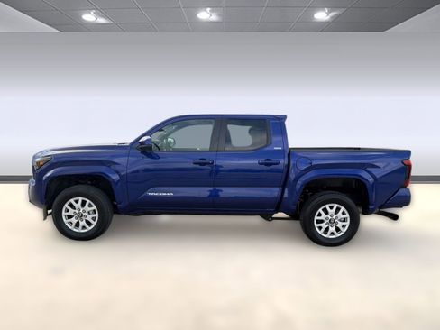 Used 2025 Toyota Tacoma SR5 image 2