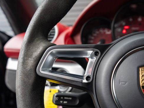 Used 2021 Porsche 718 Boxster Spyder RWD image 18