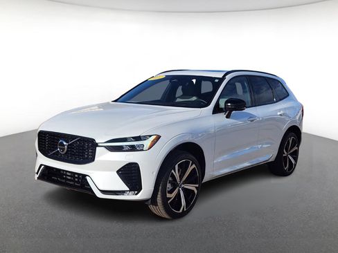 Used 2022 Volvo XC60 B5 R-Design w/ Advanced Package image 2