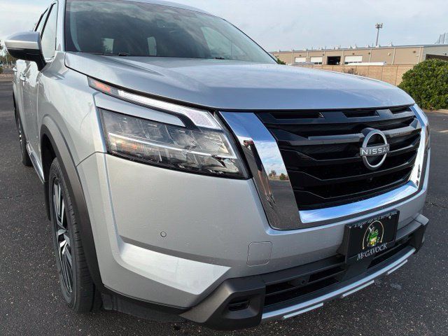 Certified 2024 Nissan Pathfinder Platinum FWD image 8