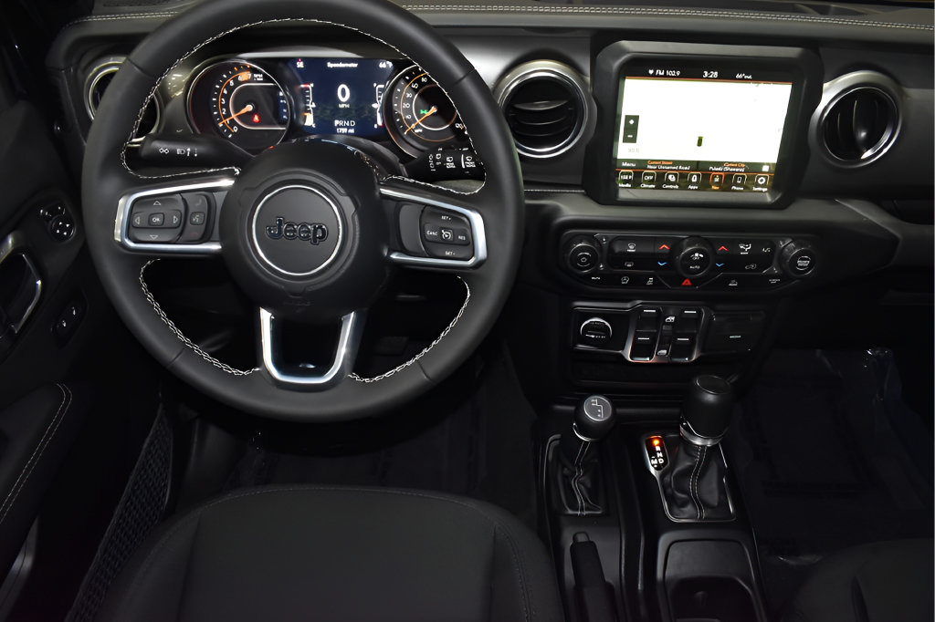 Used 2023 Jeep Wrangler Unlimited Sahara AWD/4WD image 28
