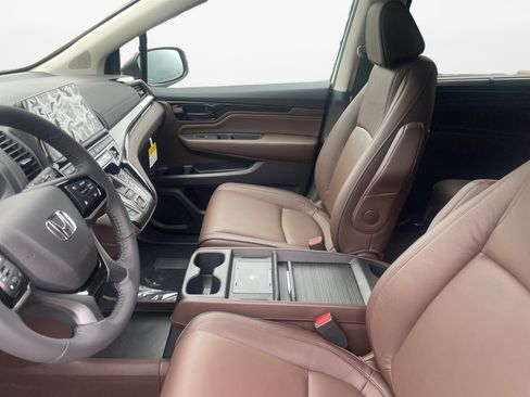 New 2026 Honda Odyssey Touring image 9