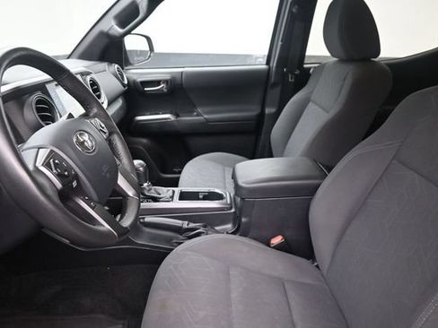 Used 2019 Toyota Tacoma TRD Sport AWD/4WD image 17