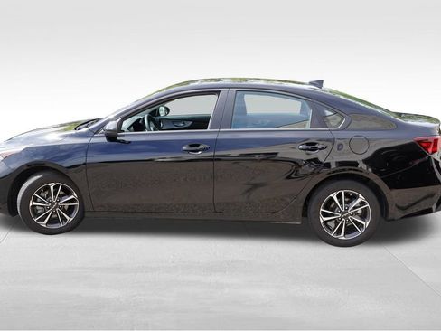 Certified 2024 Kia Forte LXS FWD image 9