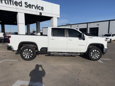 Used 2024 Chevrolet Silverado 2500 LT image 3