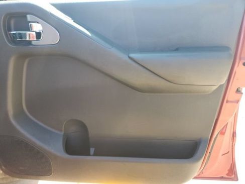 Used 2014 Nissan Frontier Desert Runner RWD image 17