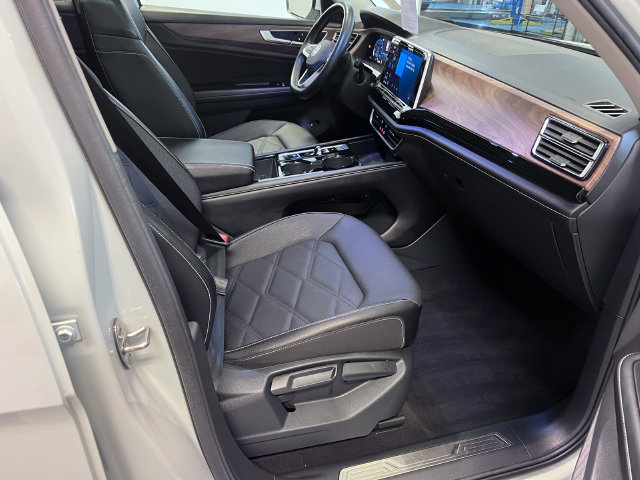 Certified 2024 Volkswagen Atlas SE FWD image 11