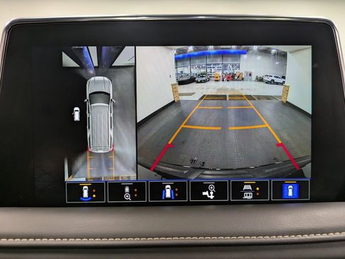 Used 2023 GMC Yukon SLT image 13