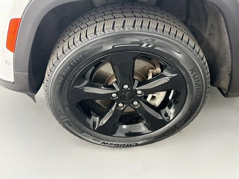 Used 2023 Jeep Grand Cherokee L Limited w/ Luxury Tech Group II image 11