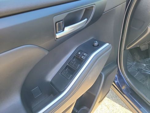 Used 2023 Toyota Highlander L image 13