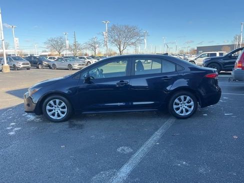 Used 2021 Toyota Corolla LE image 3