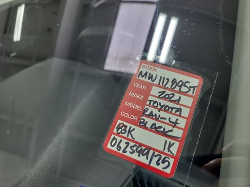 Used 2021 Toyota RAV4 XLE FWD image 31