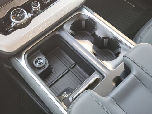 New 2027 Ford Expedition Active RWD image 18