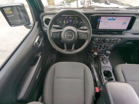 Used 2024 Jeep Wrangler Unlimited AWD/4WD image 17