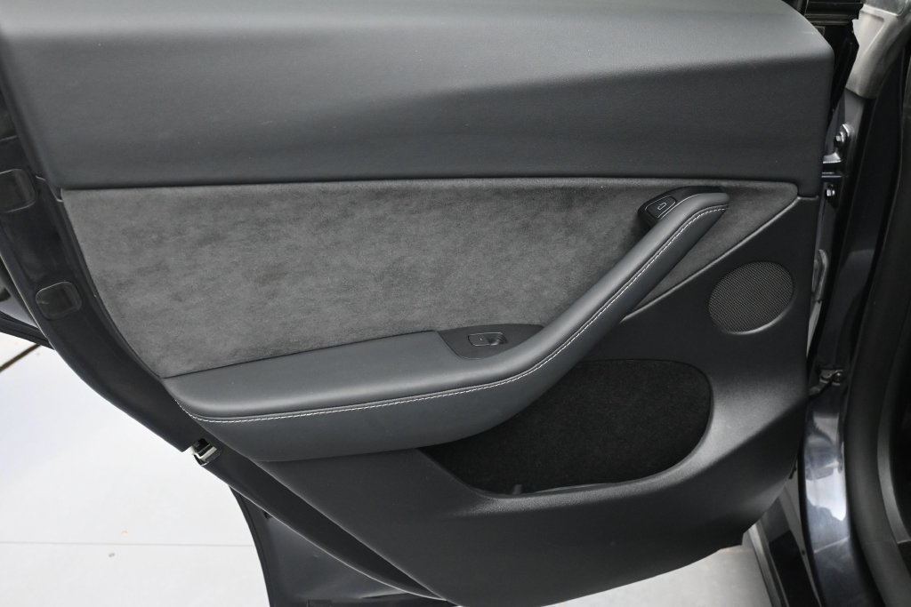 Used 2024 Tesla Model Y Long Range RWD image 19