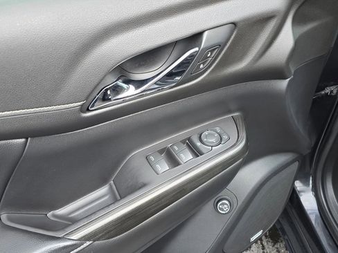 Used 2020 GMC Acadia SLT FWD image 13