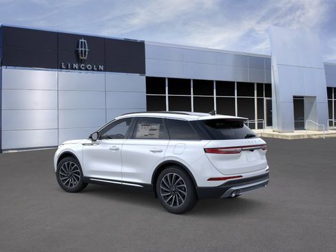 New 2026 Lincoln Corsair Reserve FWD image 4