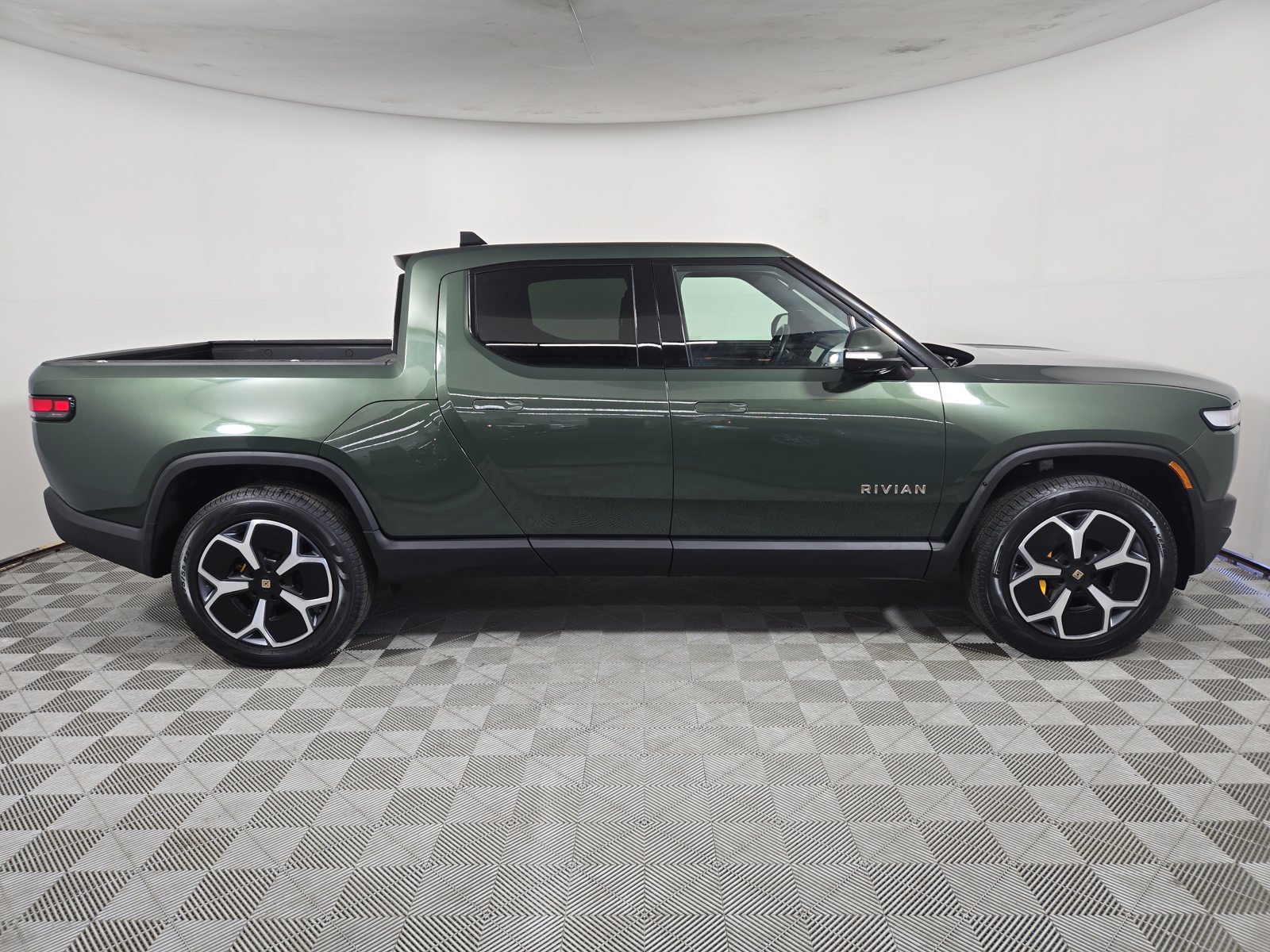 Used 2022 Rivian R1T Adventure AWD/4WD image 6