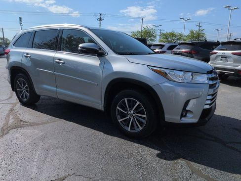 Used 2018 Toyota Highlander XLE AWD/4WD image 7
