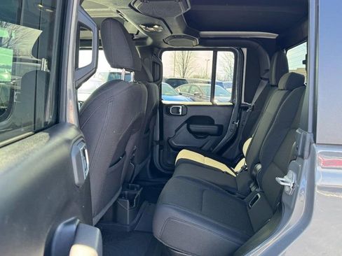 Used 2022 Jeep Gladiator Willys image 8