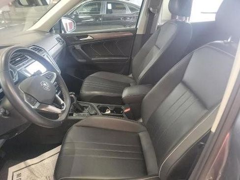 Used 2022 Volkswagen Tiguan SE AWD/4WD image 2