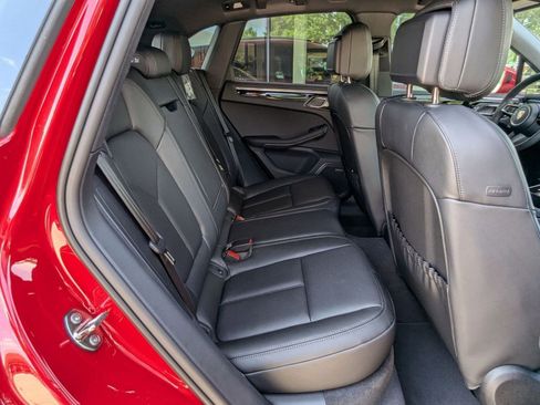 Certified 2025 Porsche Macan image 24