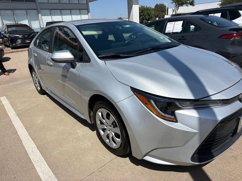 Used 2025 Toyota Corolla LE FWD image 3