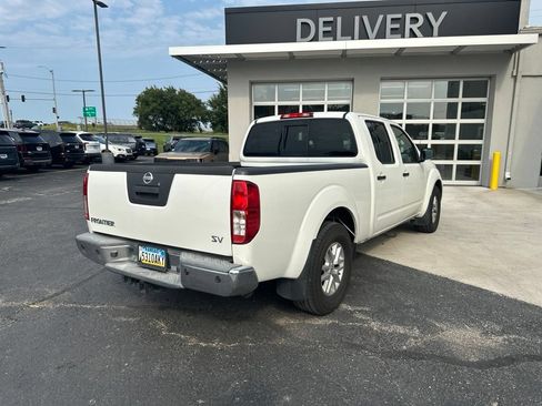 Used 2015 Nissan Frontier SV w/ SV Value Truck Package RWD image 9